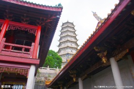 间隙透射千佛塔