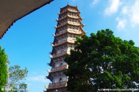 千佛塔半边天