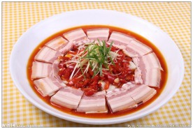 剁椒咸肉蒸臭豆腐