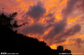 夕霞晚照满天红