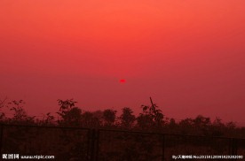 红阳西下弥漫太空