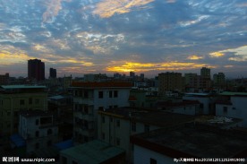 佛晓云天
