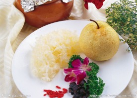 桂圆银耳炖雪梨