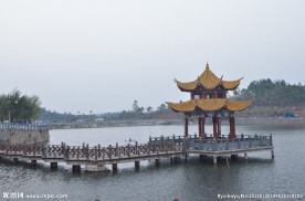 水岸之间