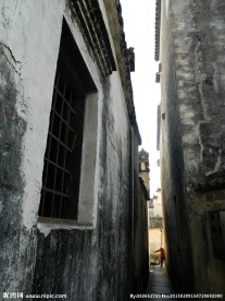 宏村小巷里路人