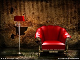 破旧墙壁 红色沙发
