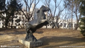 马雕塑
