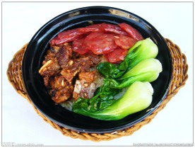 排骨腊肠煲仔饭