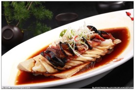 酱油目鱼蛋蒸臭豆腐