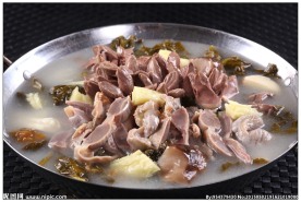 锅仔酸菜煮鸡杂