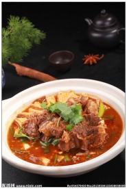 香辣牛排煲