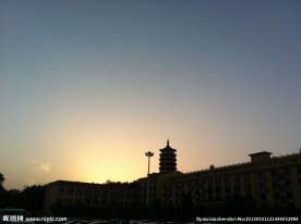夕阳中的古楼