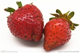 两粒草莓