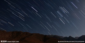夜空中的流星雨
