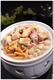 菌菇炖老鸡