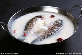 锅仔鲫鱼炖豆腐