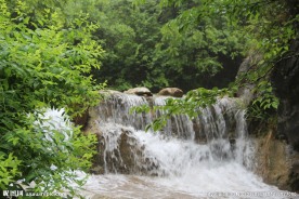 雨后的小溪