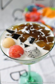 水果酸奶龟苓膏  酸奶龟苓膏