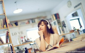 图书馆的美女