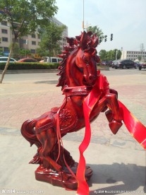 工艺品红色木马