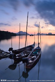 湖上的船