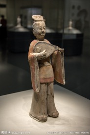 弹琵琶陶俑