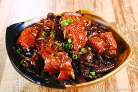 土篮小笨鸡