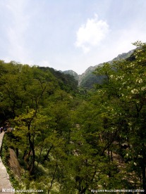 远眺泰山十八盘