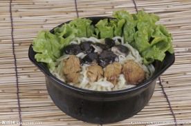 香菇鸡肉面