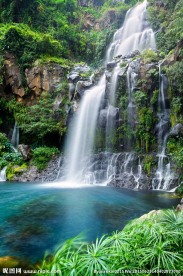山水瀑布美景