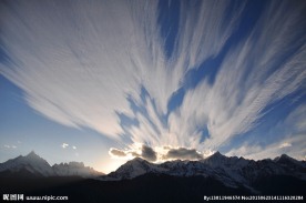 雪山上的天空