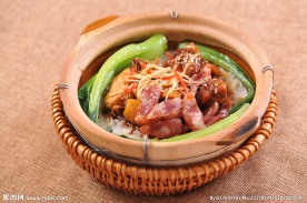 腊肠滑鸡排骨煲仔饭