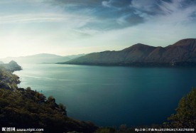 远眺湖景