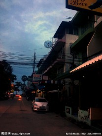 芭堤雅小镇夜色街景