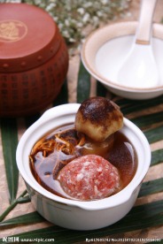 鲜松茸从草花炖瘦肉汁
