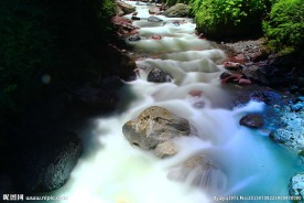 小溪流水