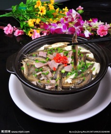 泥鳅炖豆腐