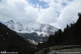 稻城雪山