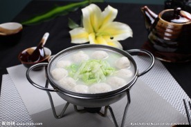 大白菜汆丸子