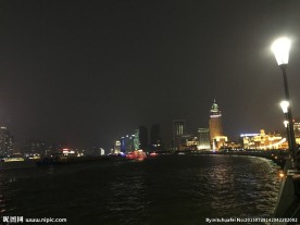 路灯下的外滩