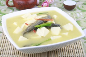 米豆腐炖泥鳅
