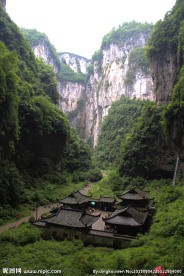 深山藏古寺