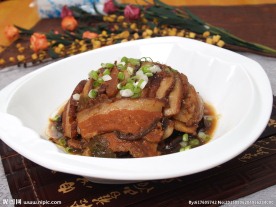 黄蘑扣肉