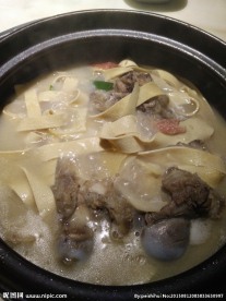 砂锅筒骨