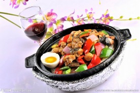 红烧牛蛙煲仔饭.