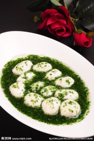 荠菜烩蟹粉鱼丸