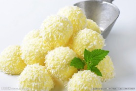 淡黄色冰激凌图片