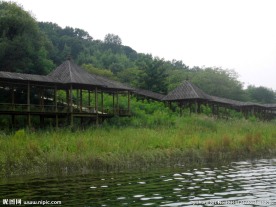 湖边建筑