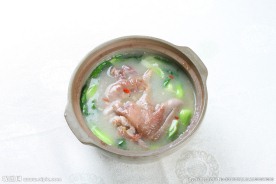 咸蹄膀砂锅