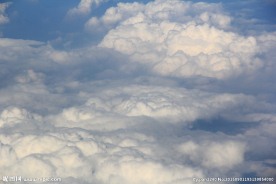 飞机上看天空